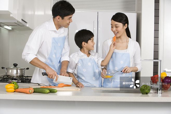 厨房里的温馨协奏曲